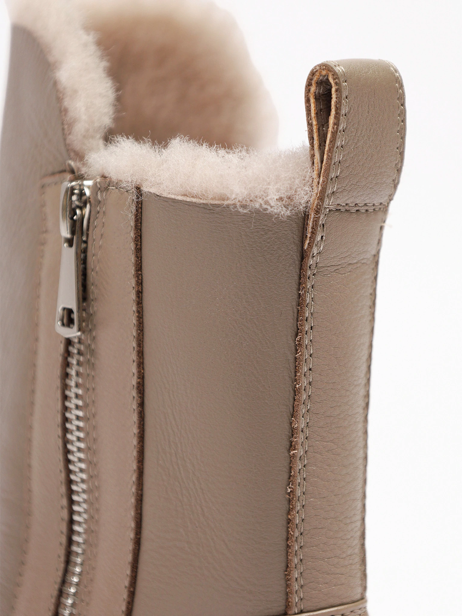 Ботинки серого цвета с двумя боковыми молниями